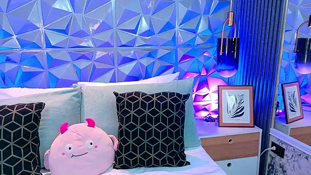 AdelineJhones online show from 03-30-26, 02:18