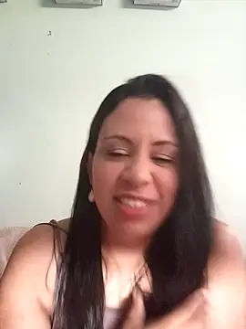 Snapshot of LeilaTaylor chatting on 11-15-25, 01:29 LeilaTaylor online show from 11-15-25, 01:29