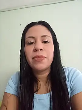 Snapshot of LeilaTaylor chatting on 12-14-25, 02:33 LeilaTaylor online show from 12-14-25, 02:33