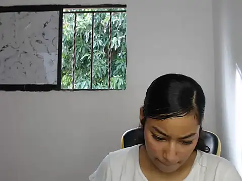 Snapshot of emily_stars1 chatting on 11-25-25, 08:09 emily stars1 online show from 11-25-25, 08:09