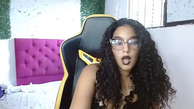 Snapshot of emily_stars1 chatting on 01-13-26, 09:42 emily stars1 online show from 01-13-26, 09:42