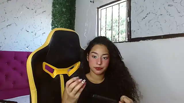 Snapshot of emily_stars1 chatting on 01-14-26, 06:35 emily stars1 online show from 01-14-26, 06:35