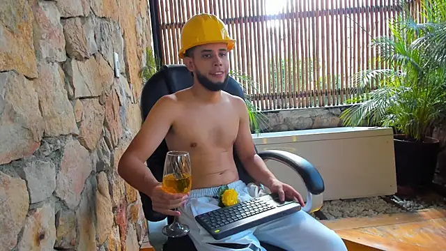 Maxcole 07 online show from 12-14-25, 08:02