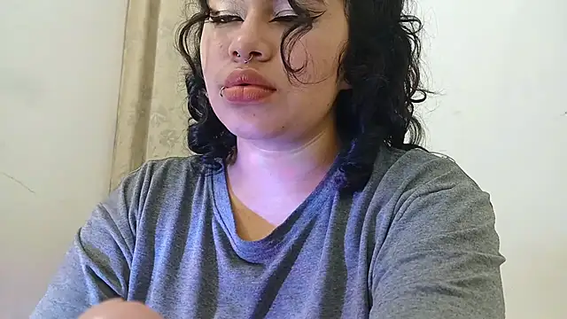 Snapshot of Magic_Alicee_ chatting on 11-13-25, 04:00 Magic Alicee online show from 11-13-25, 04:00