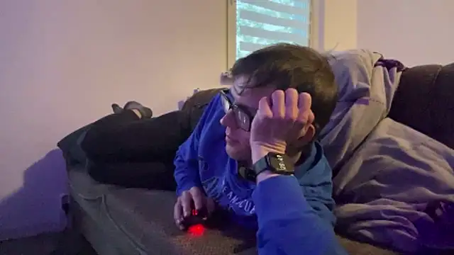 StephPra94 online show from 05-12-26, 06:49