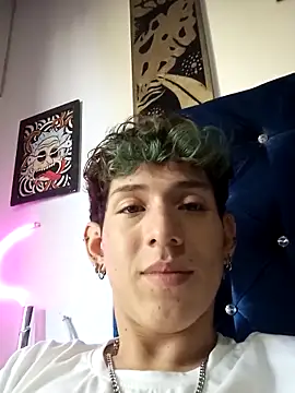 Snapshot of Yorsamm_and_friends chatting on 10-28-25, 09:06 Yorsamm and friends online show from 10-28-25, 09:06