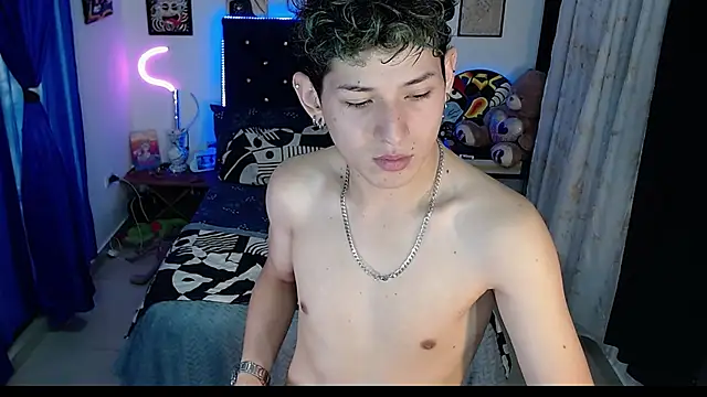 Snapshot of Yorsamm_and_friends chatting on 11-05-25, 09:59 Yorsamm and friends online show from 11-05-25, 09:59