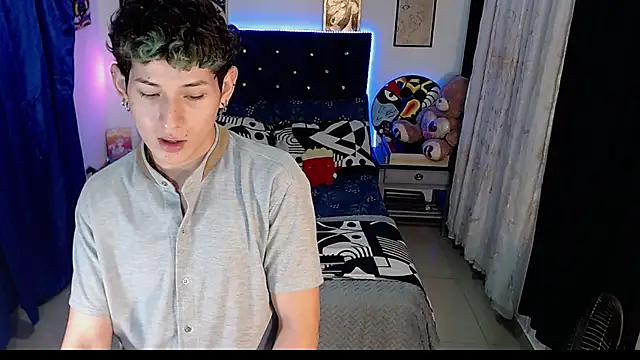 Snapshot of Yorsamm_and_friends chatting on 11-07-25, 03:06 Yorsamm and friends online show from 11-07-25, 03:06