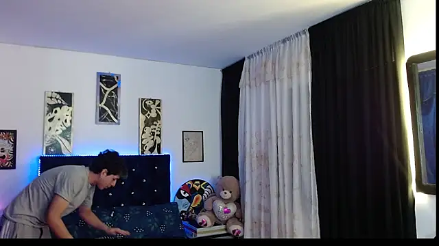 Snapshot of Yorsamm_and_friends chatting on 11-13-25, 10:08 Yorsamm and friends online show from 11-13-25, 10:08