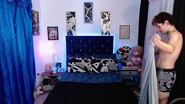 Snapshot of Yorsamm_and_friends chatting on 11-23-25, 10:42 Yorsamm and friends online show from 11-23-25, 10:42