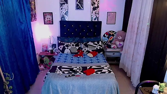 Snapshot of Yorsamm_and_friends chatting on 11-28-25, 02:36 Yorsamm and friends online show from 11-28-25, 02:36