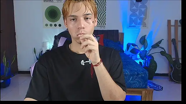 Snapshot of Habel__moretti chatting on 02-12-26, 06:14 Habel moretti online show from 02-12-26, 06:14