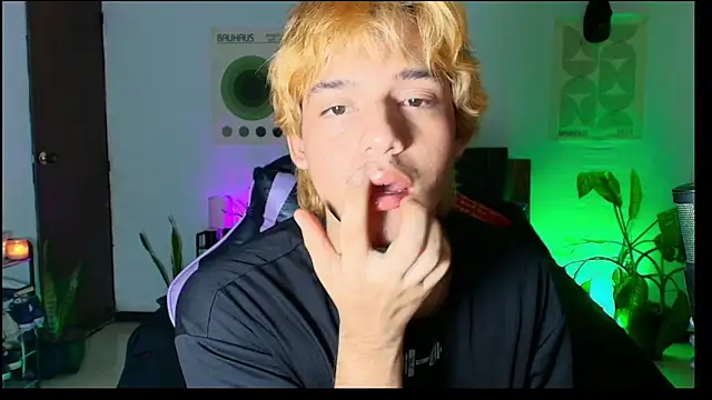 Snapshot of Habel__moretti chatting on 02-21-26, 07:37 Habel moretti online show from 02-21-26, 07:37