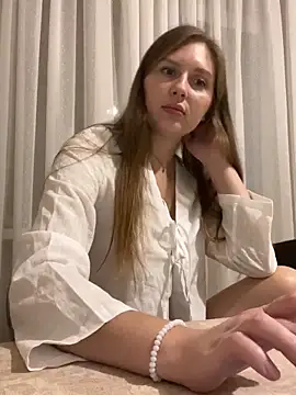 Snapshot of Elina1 chatting on 11-29-25, 09:40 Elina1 online show from 11-29-25, 09:40