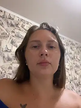 Snapshot of Elina1 chatting on 07-28-26, 08:52 Elina1 online show from 07-28-26, 08:52