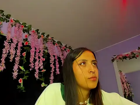 Snapshot of Gabyy_Cooper_ chatting on 06-11-26, 02:22 Gabyy Cooper online show from 06-11-26, 02:22