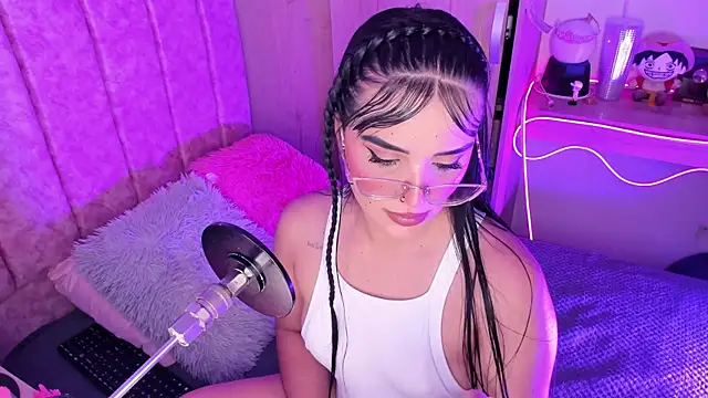 Snapshot of laana_foxx chatting on 07-19-26, 10:46 laana foxx online show from 07-19-26, 10:46