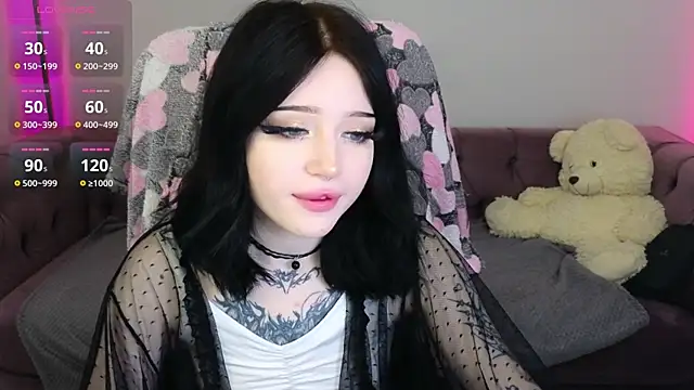 Snapshot of Emma_Kirks chatting on 12-15-25, 10:30 Emma Kirks online show from 12-15-25, 10:30