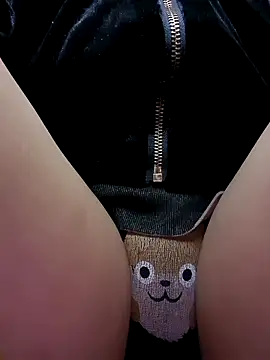 Snapshot of YennyeLa chatting on 01-07-26, 01:46 YennyeLa online show from 01-07-26, 01:46