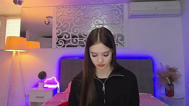 LuisaClover online show from 02-17-26, 01:18