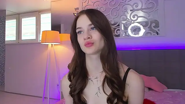 LuisaClover online show from 02-28-26, 01:23