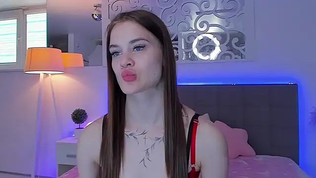 LuisaClover online show from 03-28-26, 01:33