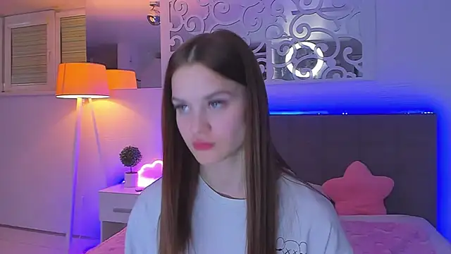 LuisaClover online show from 04-11-26, 12:26