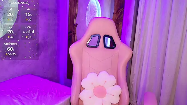 sussiestrawberry online show from 12-16-25, 10:20