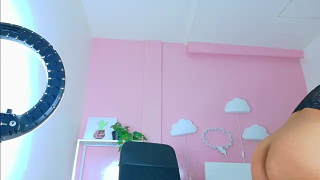 Snapshot of SeleneGibson__ chatting on 05-19-26, 07:20 SeleneGibson online show from 05-19-26, 07:20