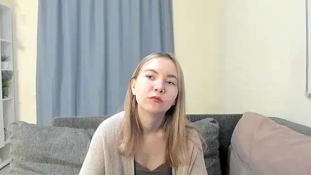 Snapshot of CathyHeximer chatting on 12-15-25, 08:18 CathyHeximer online show from 12-15-25, 08:18