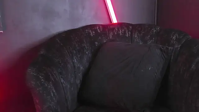 LolaMustaine  online show from 12-18-25, 11:55