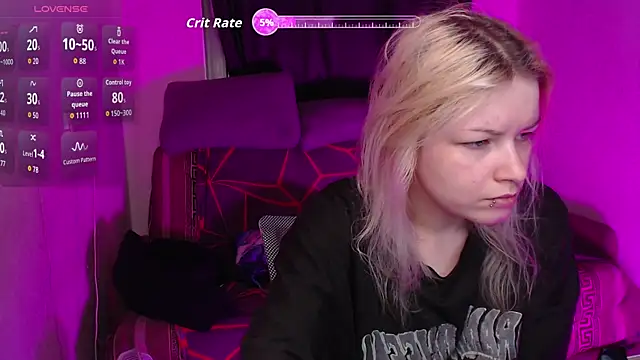 Snapshot of CherryNight6 chatting on 05-25-26, 11:44 CherryNight6 online show from 05-25-26, 11:44