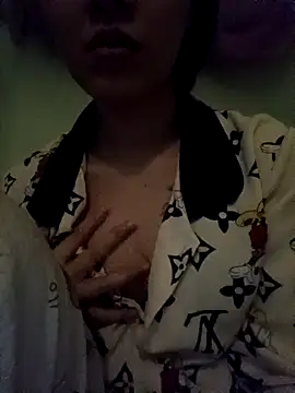 Snapshot of LylyCii69 chatting on 10-28-25, 09:35 LylyCii69 online show from 10-28-25, 09:35