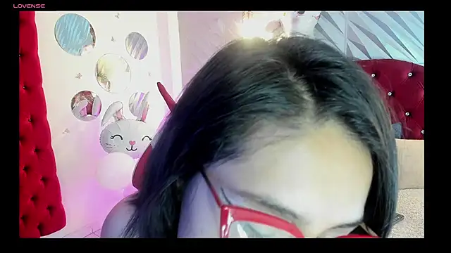 Roxanne Han online show from 03-30-26, 01:12