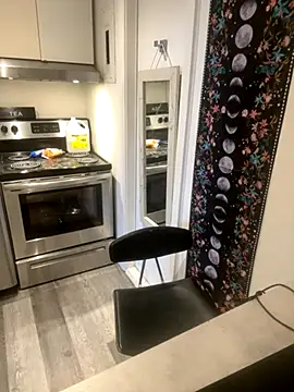 elliepixie online show from 10-28-25, 05:48