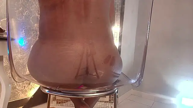 Snapshot of NaomiQueents chatting on 11-01-25, 01:46 NaomiQueents online show from 11-01-25, 01:46