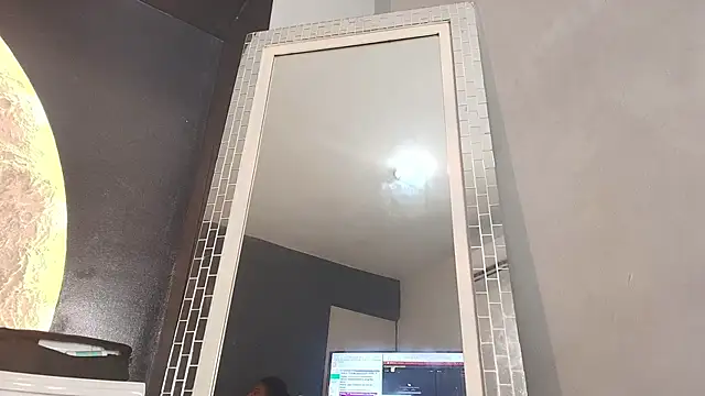 Snapshot of NaomiQueents chatting on 11-20-25, 01:22 NaomiQueents online show from 11-20-25, 01:22