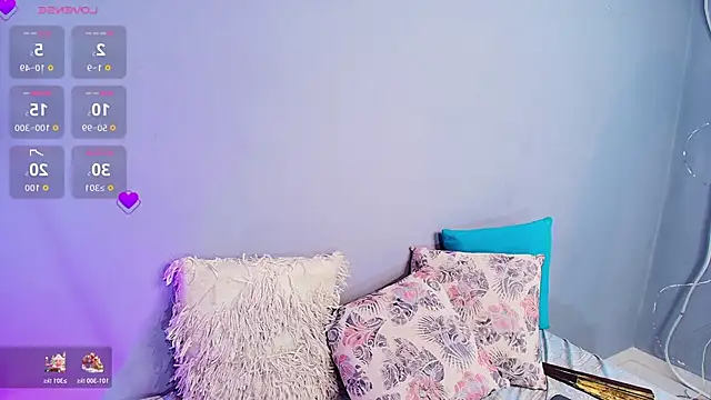 Snapshot of NaomiQueents chatting on 11-27-25, 08:11 NaomiQueents online show from 11-27-25, 08:11