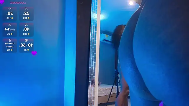 Snapshot of NaomiQueents chatting on 12-01-25, 04:23 NaomiQueents online show from 12-01-25, 04:23