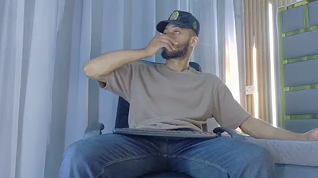 Snapshot of Neytanmalcon chatting on 02-20-26, 06:30 Neytanmalcon online show from 02-20-26, 06:30