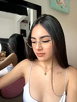 Snapshot of IslaCole chatting on 10-27-25, 07:18 IslaCole online show from 10-27-25, 07:18