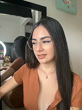 Snapshot of IslaCole chatting on 11-04-25, 09:47 IslaCole online show from 11-04-25, 09:47