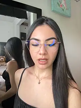 Snapshot of IslaCole chatting on 11-05-25, 08:20 IslaCole online show from 11-05-25, 08:20