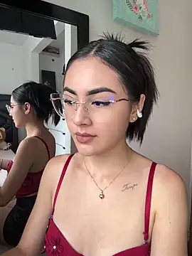 Snapshot of IslaCole chatting on 11-12-25, 06:41 IslaCole online show from 11-12-25, 06:41