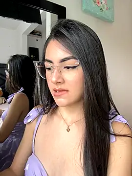 Snapshot of IslaCole chatting on 11-13-25, 08:52 IslaCole online show from 11-13-25, 08:52