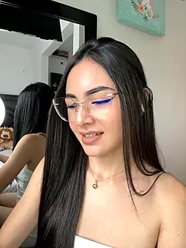 Snapshot of IslaCole chatting on 11-24-25, 09:36 IslaCole online show from 11-24-25, 09:36