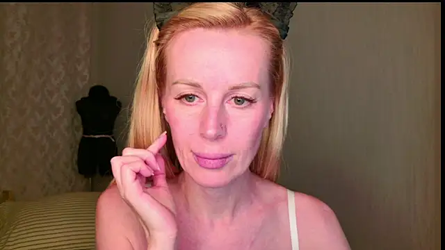 Snapshot of Kess-Edison chatting on 11-02-25, 07:27 Kess-Edison online show from 11-02-25, 07:27