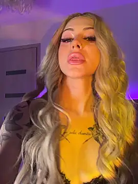 Snapshot of NovaPearl chatting on 11-01-25, 07:16 NovaPearl online show from 11-01-25, 07:16