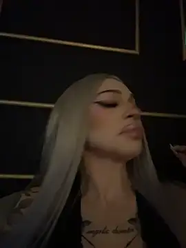 Snapshot of NovaPearl chatting on 11-19-25, 09:37 NovaPearl online show from 11-19-25, 09:37