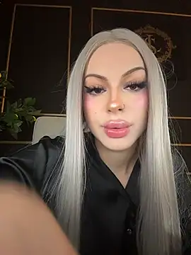 Snapshot of NovaPearl chatting on 11-20-25, 08:52 NovaPearl online show from 11-20-25, 08:52